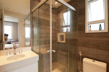 Apartamento para alugar com 67m², 2 quartos e 1 vaga Apartamento para alugar com 67m², 2 quartos e 1 vagaBanheiro da Suíte