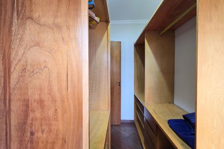 Casa à venda com 315m², 4 quartos e 2 vagasCloset - Suíte 