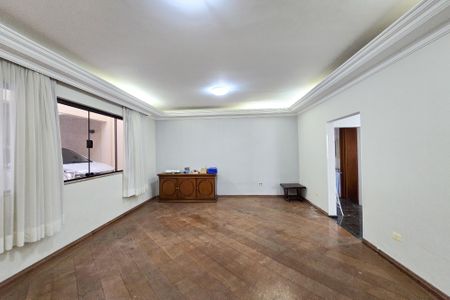 Casa à venda com 315m², 4 quartos e 2 vagasSala