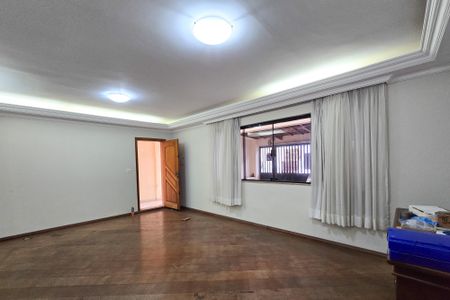 Casa à venda com 315m², 4 quartos e 2 vagasSala
