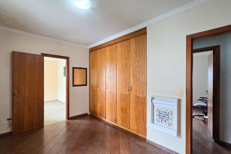 Casa à venda com 315m², 4 quartos e 2 vagasQuarto 2