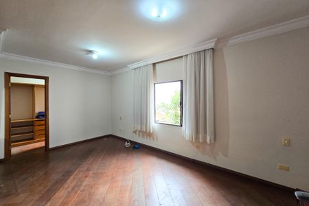 Casa à venda com 315m², 4 quartos e 2 vagasSuíte