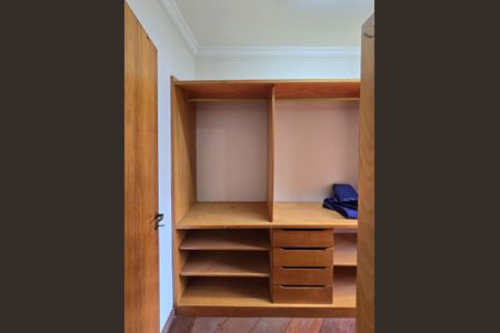 Casa à venda com 315m², 4 quartos e 2 vagasCloset - Suíte 