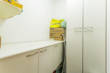 Apartamento à venda com 125m², 3 quartos e 3 vagas Apartamento à venda com 125m², 3 quartos e 3 vagasQuarto de Serviço