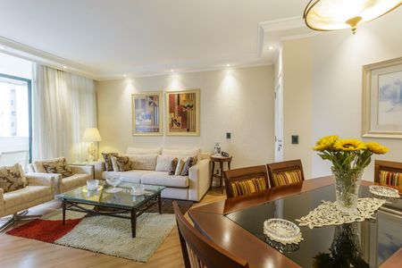 Apartamento à venda com 125m², 3 quartos e 3 vagas Apartamento à venda com 125m², 3 quartos e 3 vagasSala