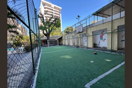 Apartamento à venda com 75m², 2 quartos e 1 vagaCampo de futebol