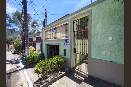Casa à venda com 260m², 4 quartos e 2 vagasFachada