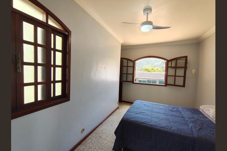 Casa à venda com 260m², 4 quartos e 2 vagasSuíte