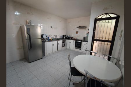 Casa à venda com 260m², 4 quartos e 2 vagasCozinha