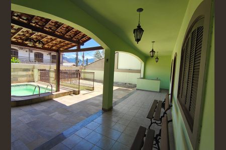 Casa à venda com 260m², 4 quartos e 2 vagasVaranda / Churrasqueira / Piscina