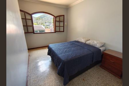 Casa à venda com 260m², 4 quartos e 2 vagasSuíte