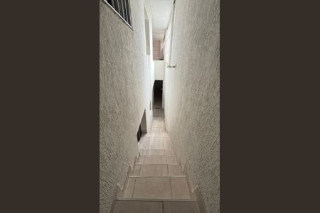 Casa para alugar com 40m², 1 quarto e sem vaga Casa para alugar com 40m², 1 quarto e sem vagaEscada