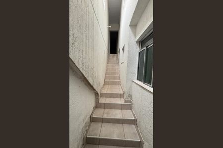 Casa para alugar com 40m², 1 quarto e sem vaga Casa para alugar com 40m², 1 quarto e sem vagaEscada