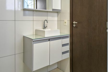 Apartamento para alugar com 72m², 2 quartos e 2 vagas Apartamento para alugar com 72m², 2 quartos e 2 vagasBanheiro das suítes 1 e 2