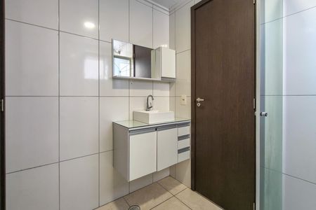 Apartamento para alugar com 72m², 2 quartos e 2 vagas Apartamento para alugar com 72m², 2 quartos e 2 vagasBanheiro das suítes 1 e 2
