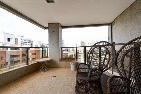 Apartamento para alugar com 430m², 3 quartos e 3 vagasVaranda