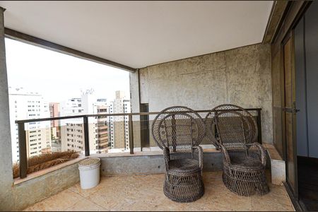 Apartamento para alugar com 430m², 3 quartos e 3 vagasVaranda