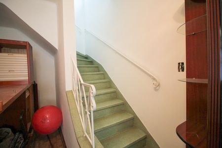 Casa para alugar com 160m², 2 quartos e 1 vagaEscada