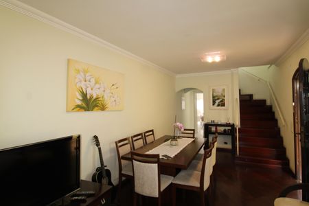 Casa à venda com 150m², 3 quartos e 2 vagasSala