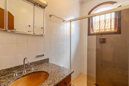 Casa à venda com 339m², 3 quartos e 3 vagas Casa à venda com 339m², 3 quartos e 3 vagasBanheiro