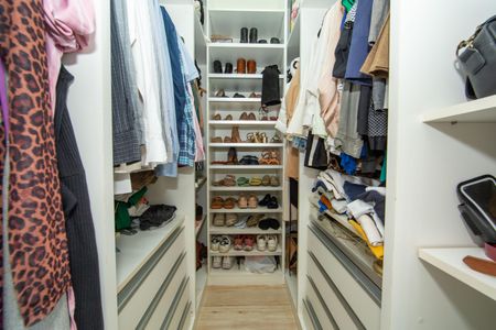 Apartamento para alugar com 150m², 4 quartos e 4 vagas Apartamento para alugar com 150m², 4 quartos e 4 vagasCloset da Suíte 2