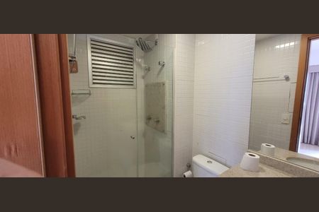 Banheiro de kitnet/studio para alugar com 1 quarto, 29m² em Zona Industrial (guará), Brasília