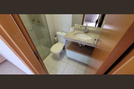 Banheiro de kitnet/studio para alugar com 1 quarto, 29m² em Zona Industrial (guará), Brasília