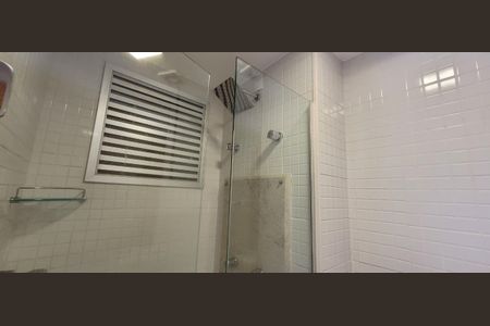 Banheiro de kitnet/studio para alugar com 1 quarto, 29m² em Zona Industrial (guará), Brasília