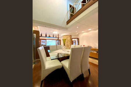 Casa à venda com 4 quartos, 380m² em Vila Lucia, São Paulo