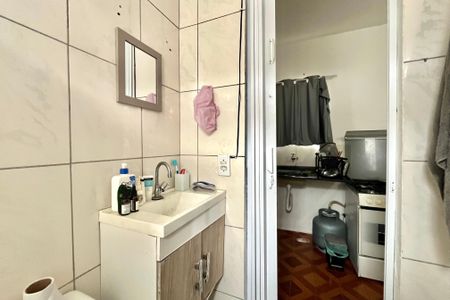Casa à venda com 90m², 4 quartos e 1 vaga Casa à venda com 90m², 4 quartos e 1 vagaBanheiro 2