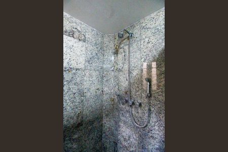 Apartamento à venda com 198m², 3 quartos e 4 vagasBanheiro da Suíte 2