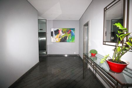 Apartamento à venda com 198m², 3 quartos e 4 vagasHall social