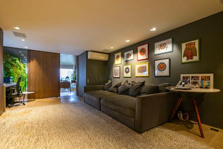 Apartamento à venda com 352m², 3 quartos e 4 vagas Apartamento à venda com 352m², 3 quartos e 4 vagasSala íntima