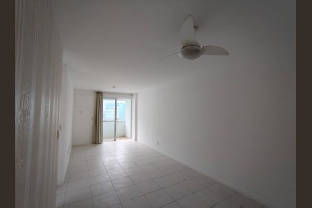 Sala de apartamento para alugar com 2 quartos, 77m² em Barra da Tijuca, Rio de Janeiro