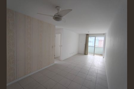Sala de apartamento para alugar com 2 quartos, 77m² em Barra da Tijuca, Rio de Janeiro