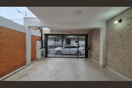 Casa à venda com 131m², 2 quartos e 2 vagas Casa à venda com 131m², 2 quartos e 2 vagasGaragem