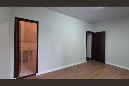 Casa à venda com 131m², 2 quartos e 2 vagas Casa à venda com 131m², 2 quartos e 2 vagasSuíte
