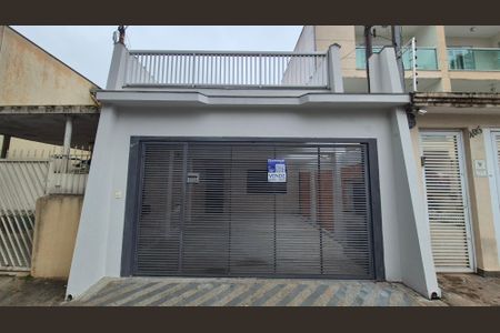 Casa à venda com 131m², 2 quartos e 2 vagas Casa à venda com 131m², 2 quartos e 2 vagasFachada
