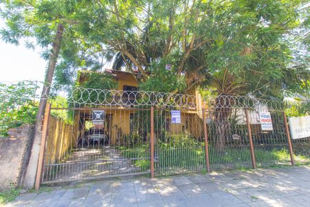 Casa à venda com 1450m², 2 quartos e 2 vagas Casa à venda com 1450m², 2 quartos e 2 vagasFachada