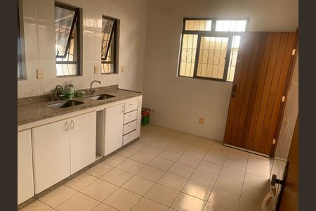 Casa à venda com 3 quartos, 290m² em Santa Monica, Belo Horizonte