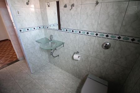 Casa à venda com 320m², 3 quartos e 3 vagasBanheiro