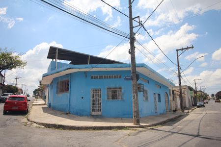 Casa à venda com 320m², 3 quartos e 3 vagasFachada