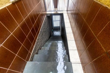 Casa para alugar com 360m², 3 quartos e 5 vagas Casa para alugar com 360m², 3 quartos e 5 vagasEscada