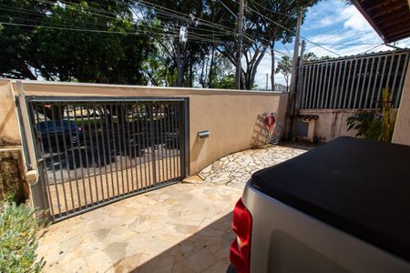 Casa à venda com 192m², 3 quartos e 3 vagasÁREA EXTERNA FRENTE