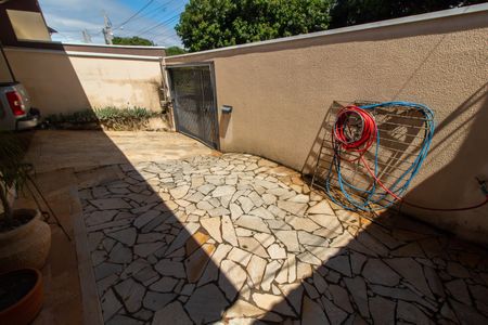 Casa à venda com 192m², 3 quartos e 3 vagasÁREA EXTERNA FRENTE