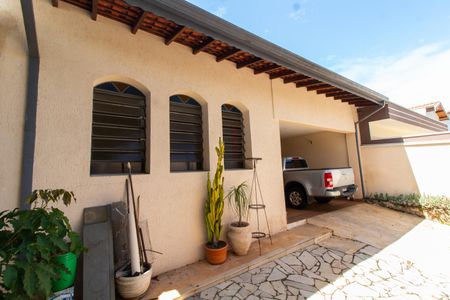 Casa à venda com 192m², 3 quartos e 3 vagasÁREA EXTERNA FRENTE