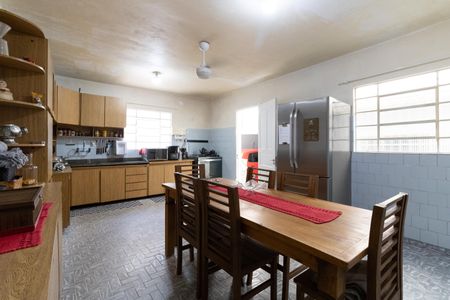 Casa à venda com 201m², 2 quartos e 7 vagas Casa à venda com 201m², 2 quartos e 7 vagasCozinha