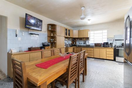 Casa à venda com 201m², 2 quartos e 7 vagas Casa à venda com 201m², 2 quartos e 7 vagasCozinha