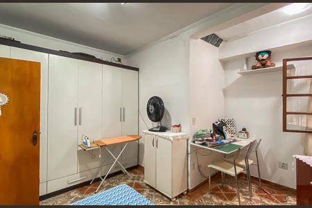 Casa à venda com 206m², 2 quartos e 4 vagasQuarto 