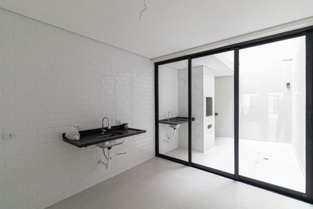 Casa à venda com 100m², 3 quartos e 2 vagas Casa à venda com 100m², 3 quartos e 2 vagasSala/Cozinha